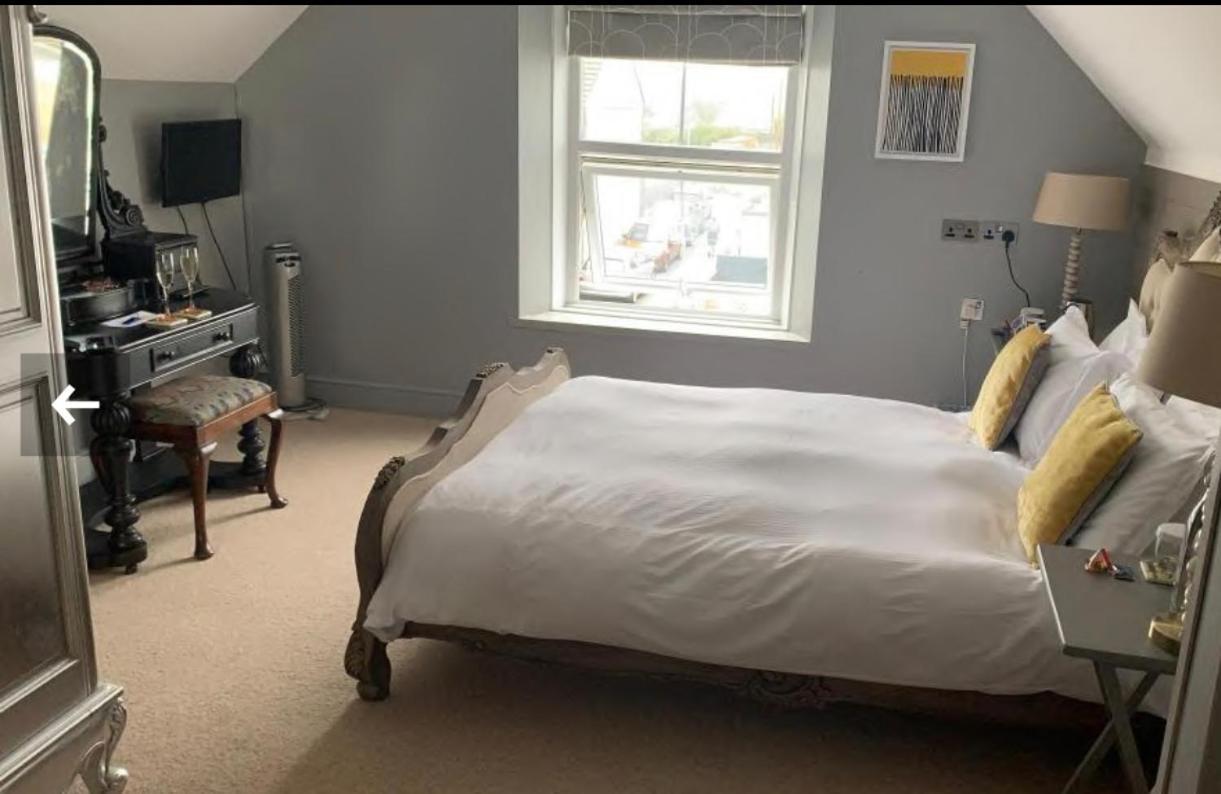 The White House Hotel New Quay Extérieur photo